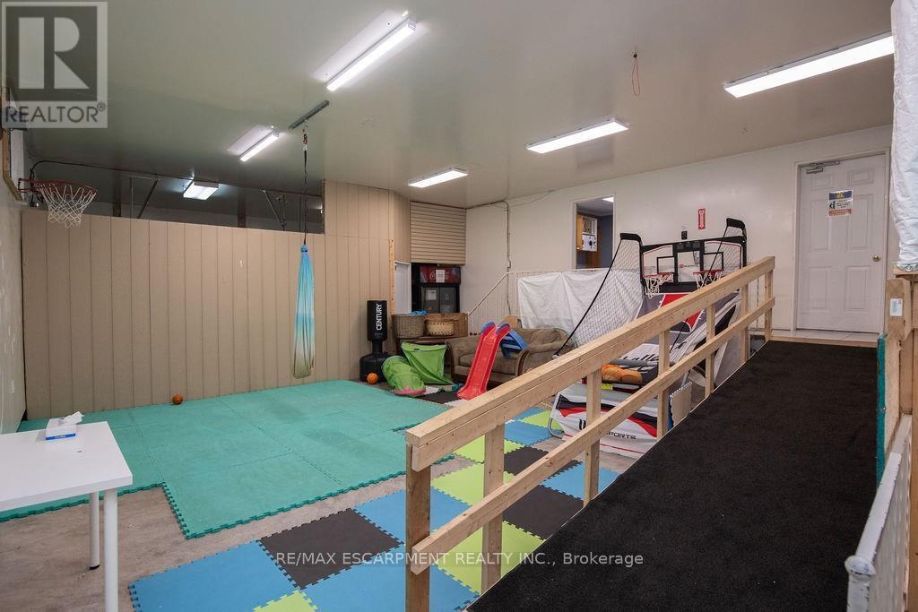 144 Wilson Street E, Hamilton, Ontario  L9G 2B7 - Photo 12 - X12423772