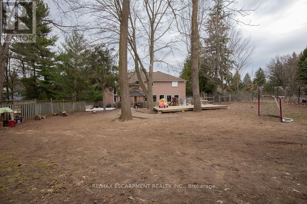 144 Wilson Street E, Hamilton, Ontario  L9G 2B7 - Photo 3 - X12423772
