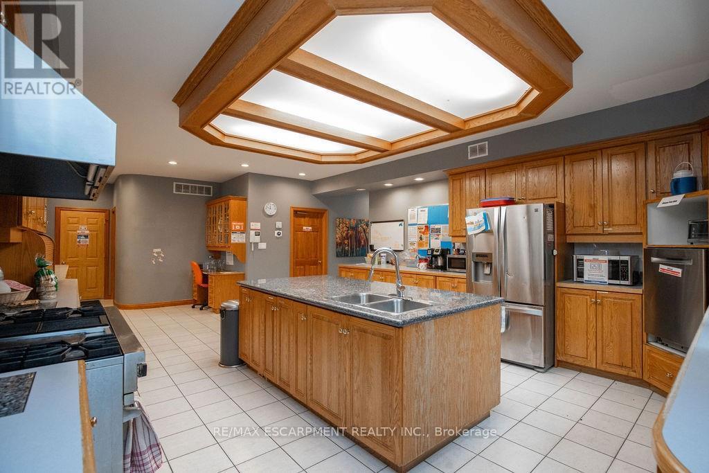 144 Wilson Street E, Hamilton, Ontario  L9G 2B7 - Photo 8 - X12423772