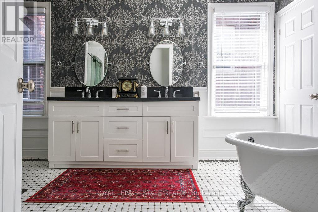 122 East Avenue S, Hamilton (Stinson), Ontario  L8N 2T7 - Photo 31 - X12423791