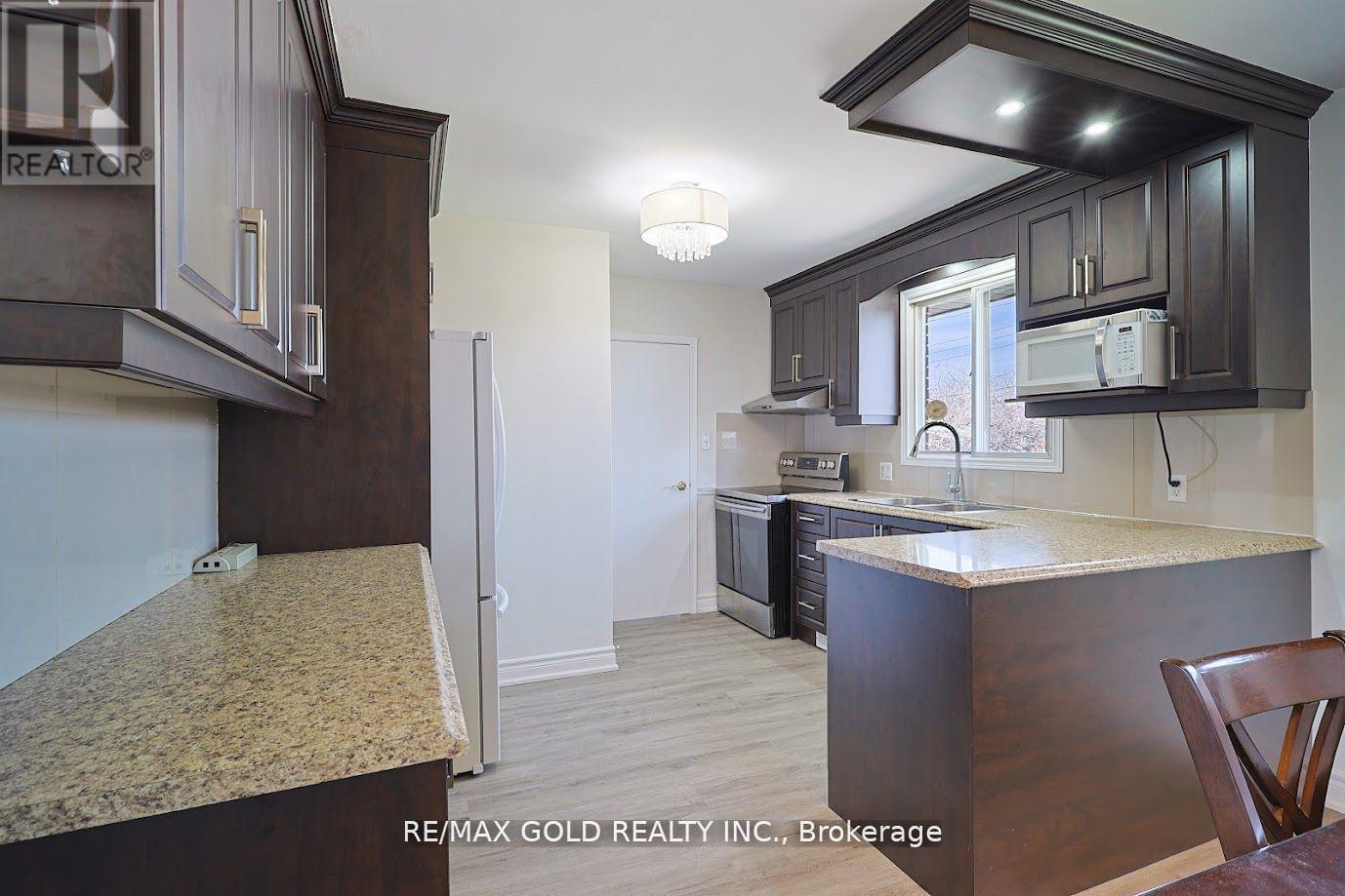 621 Lincoln Street, Welland, Ontario  L3B 4R2 - Photo 11 - X12423816