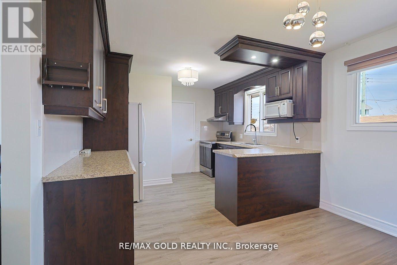 621 Lincoln Street, Welland, Ontario  L3B 4R2 - Photo 15 - X12423816