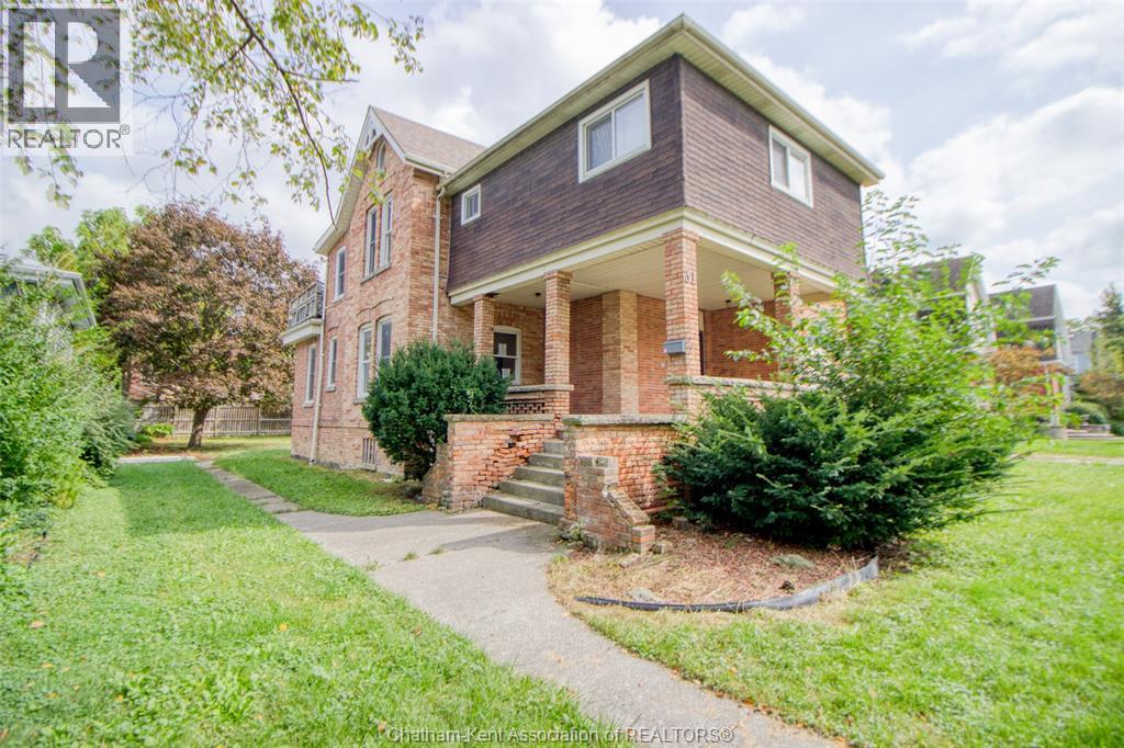 MLS# 25016887: 31 Dufferin Ave AVENUE, Chatham, Canada