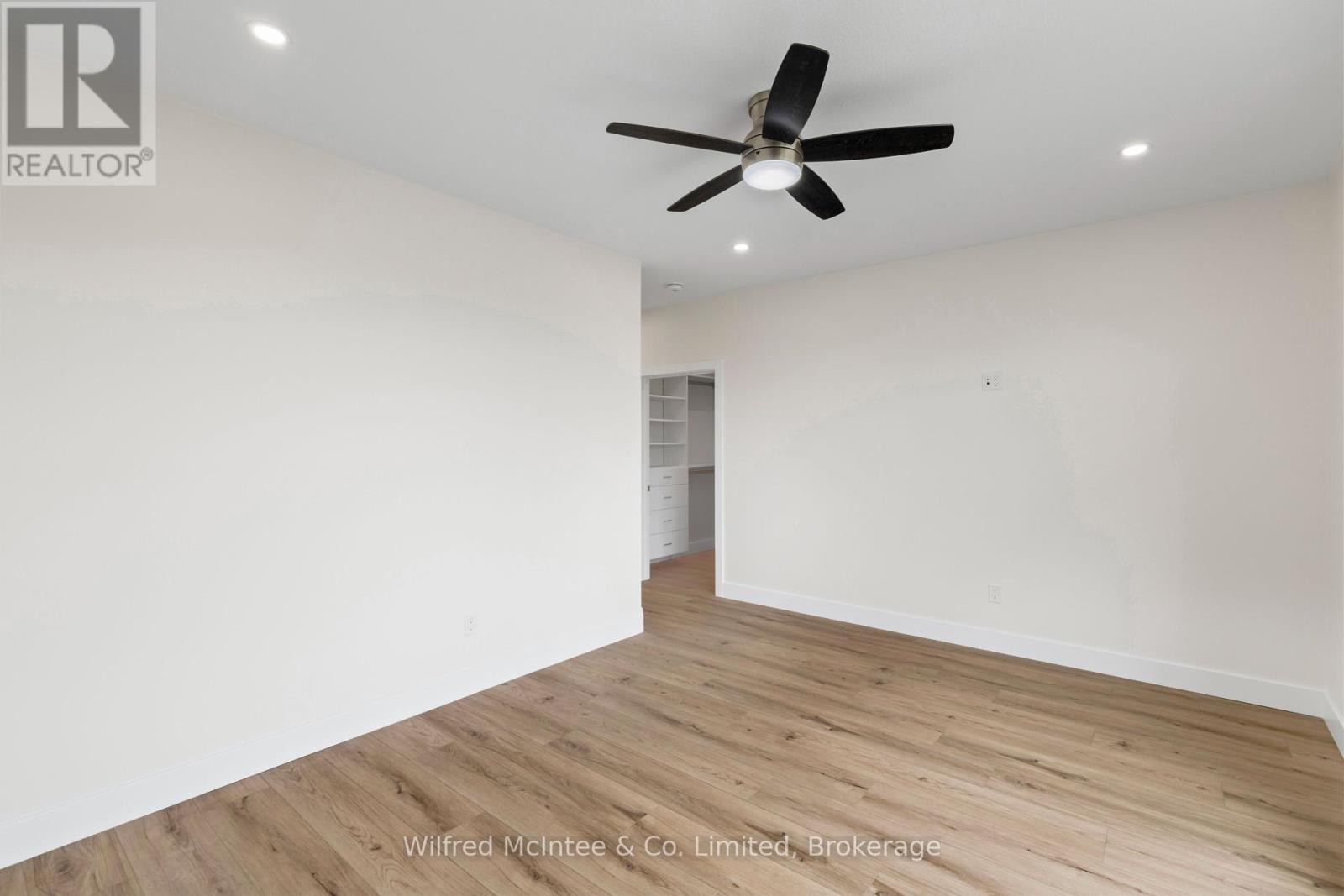 44 Mctavish Crescent, Huron-Kinloss, Ontario  N0G 2R0 - Photo 12 - X12213788