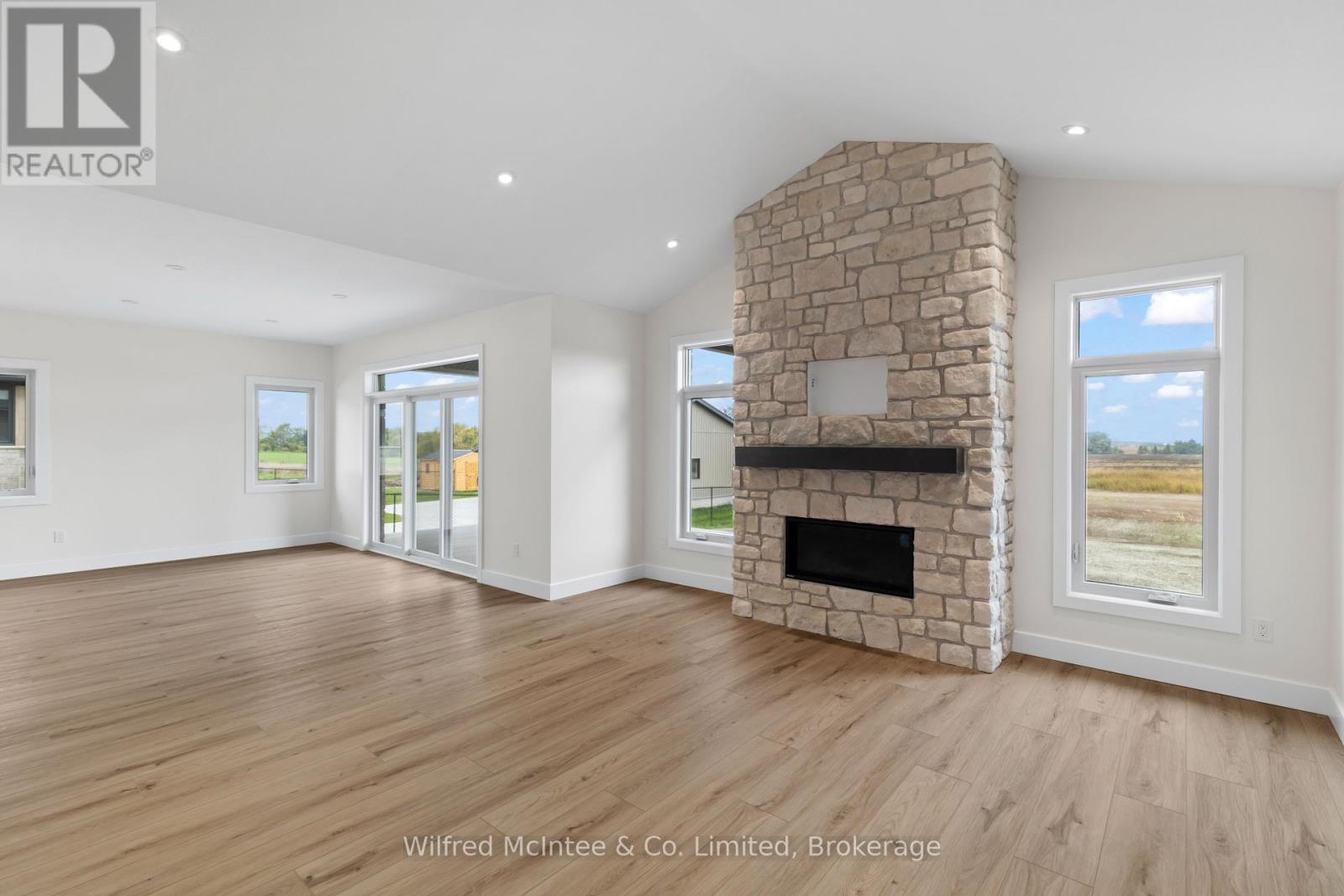 44 Mctavish Crescent, Huron-Kinloss, Ontario  N0G 2R0 - Photo 11 - X12213788