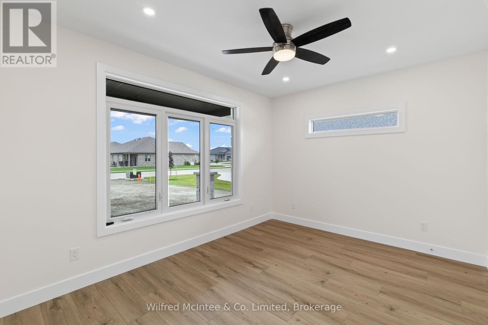44 Mctavish Crescent, Huron-Kinloss, Ontario  N0G 2R0 - Photo 18 - X12213788