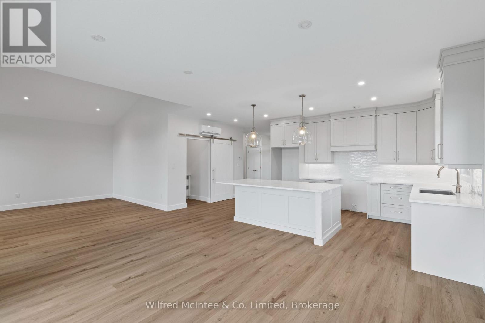 44 Mctavish Crescent, Huron-Kinloss, Ontario  N0G 2R0 - Photo 8 - X12213788