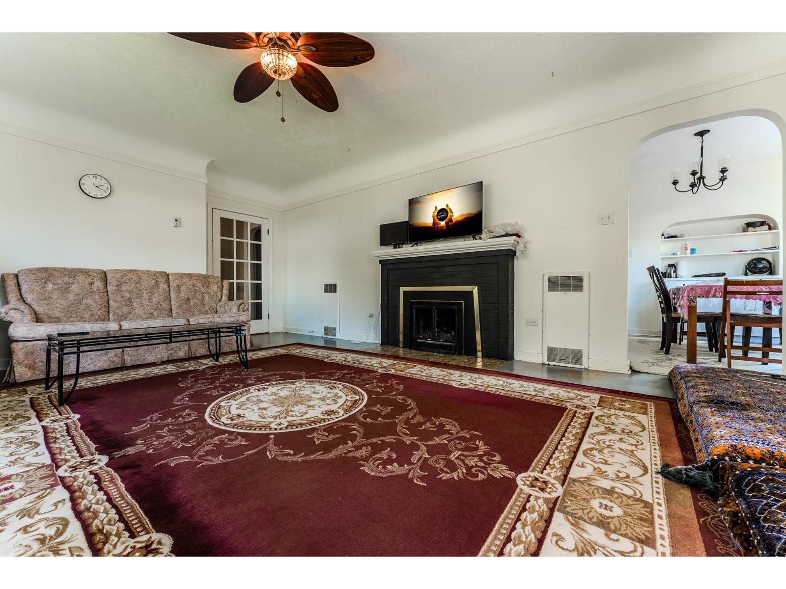 Property at 46220 MAPLE AVENUE image 3