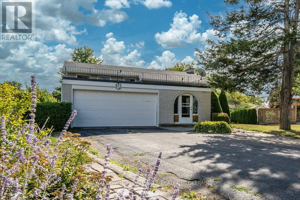 673 Sussex Boulevard, Kingston, Ontario  K7M 5B2 - Photo 2 - X12423939