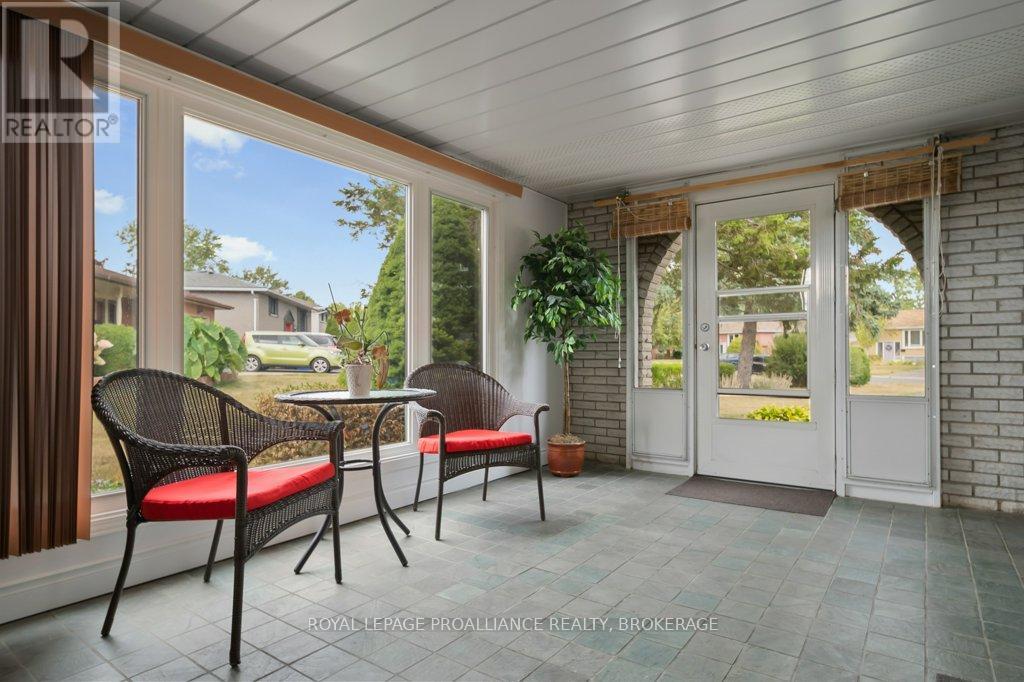 673 Sussex Boulevard, Kingston, Ontario  K7M 5B2 - Photo 4 - X12423939
