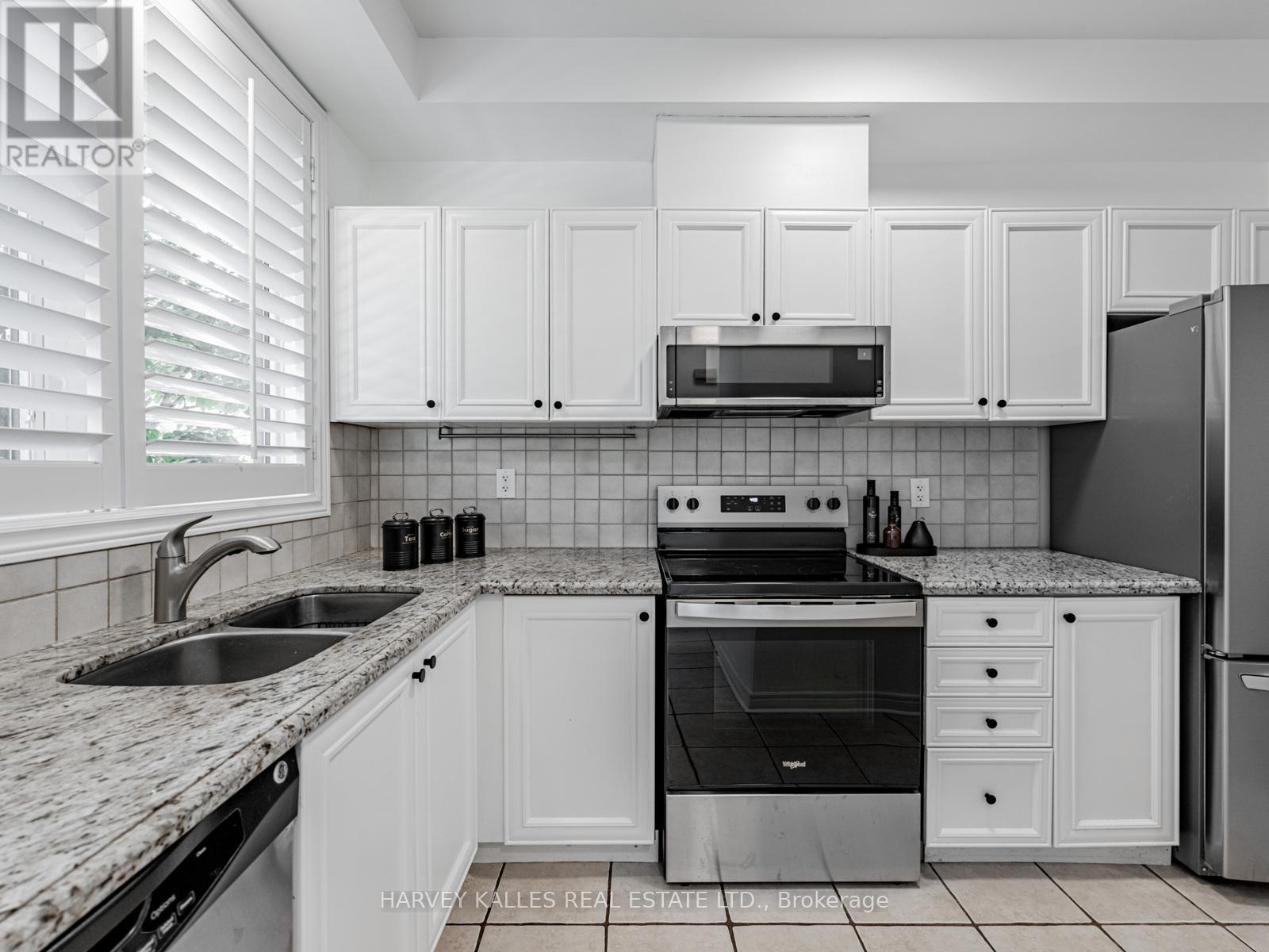 52 Market Garden Mews, Toronto, Ontario  M8Z 0A5 - Photo 5 - W12414554