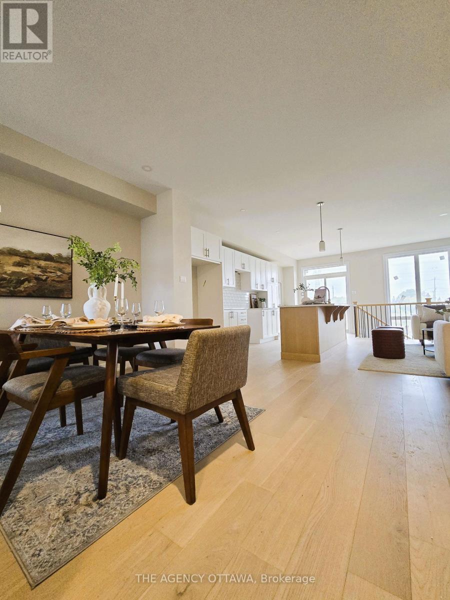 183 Craig Duncan Terrace, Ottawa, Ontario  K2S 3C6 - Photo 3 - X12423977