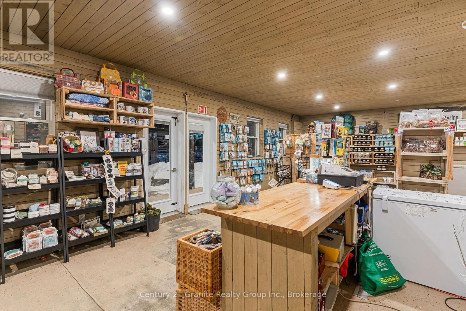 9734 Highway 118 W, Algonquin Highlands, Ontario  K0M 1J2 - Photo 11 - X12423965