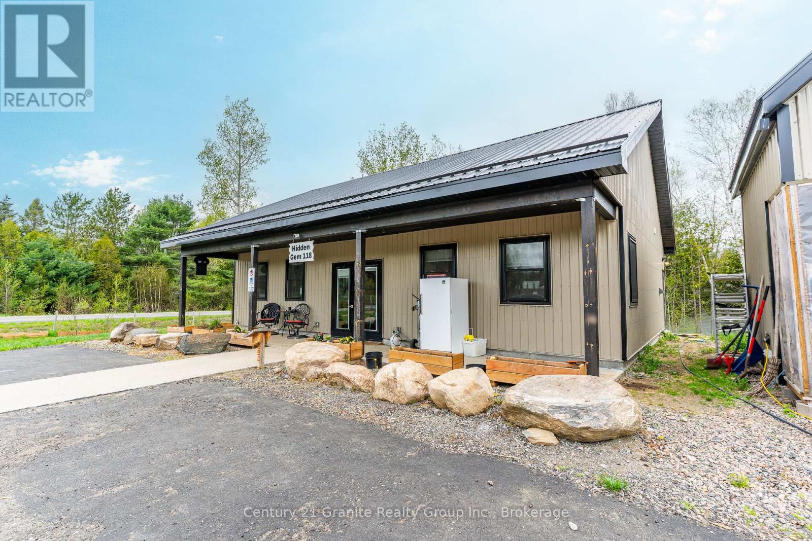 9734 Highway 118 W, Algonquin Highlands, Ontario  K0M 1J2 - Photo 2 - X12423965