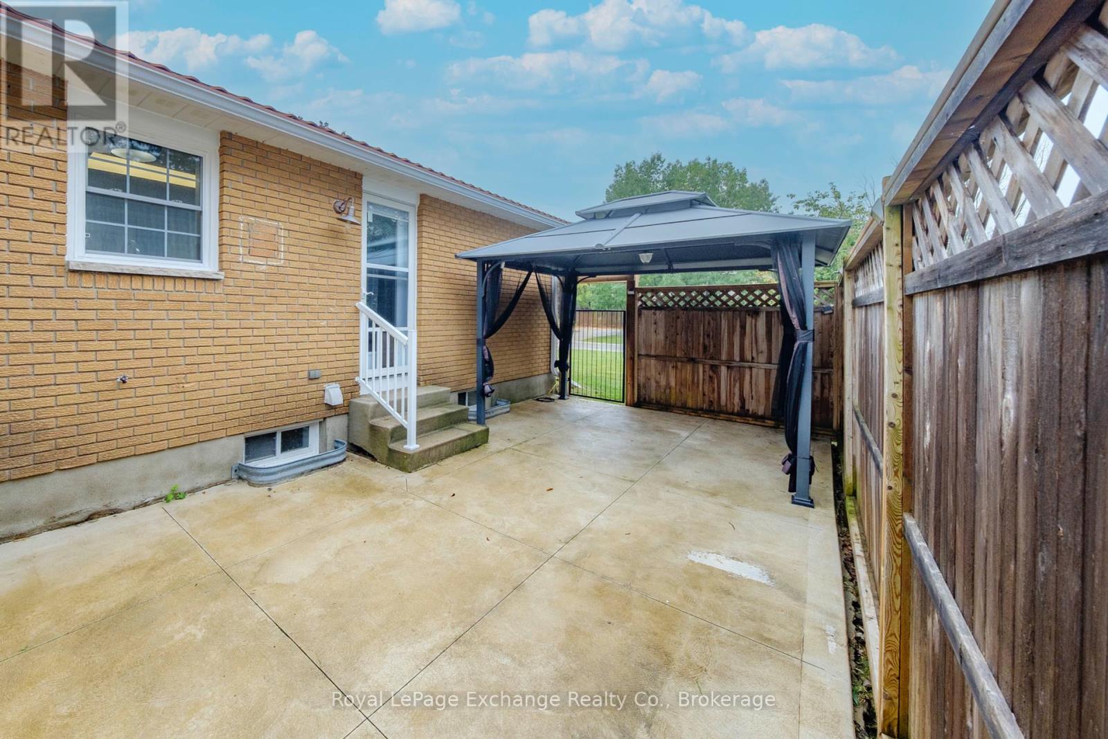 427 Highland Drive, Kincardine, Ontario  N2Z 1X4 - Photo 2 - X12423982