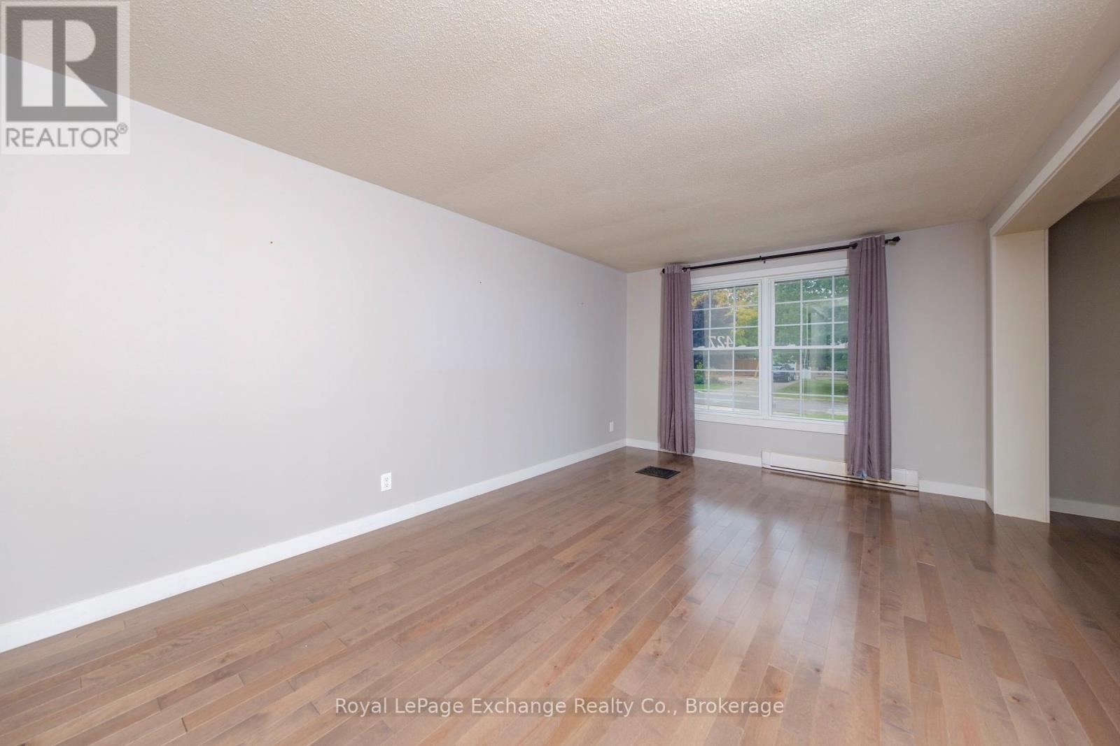 427 Highland Drive, Kincardine, Ontario  N2Z 1X4 - Photo 5 - X12423982