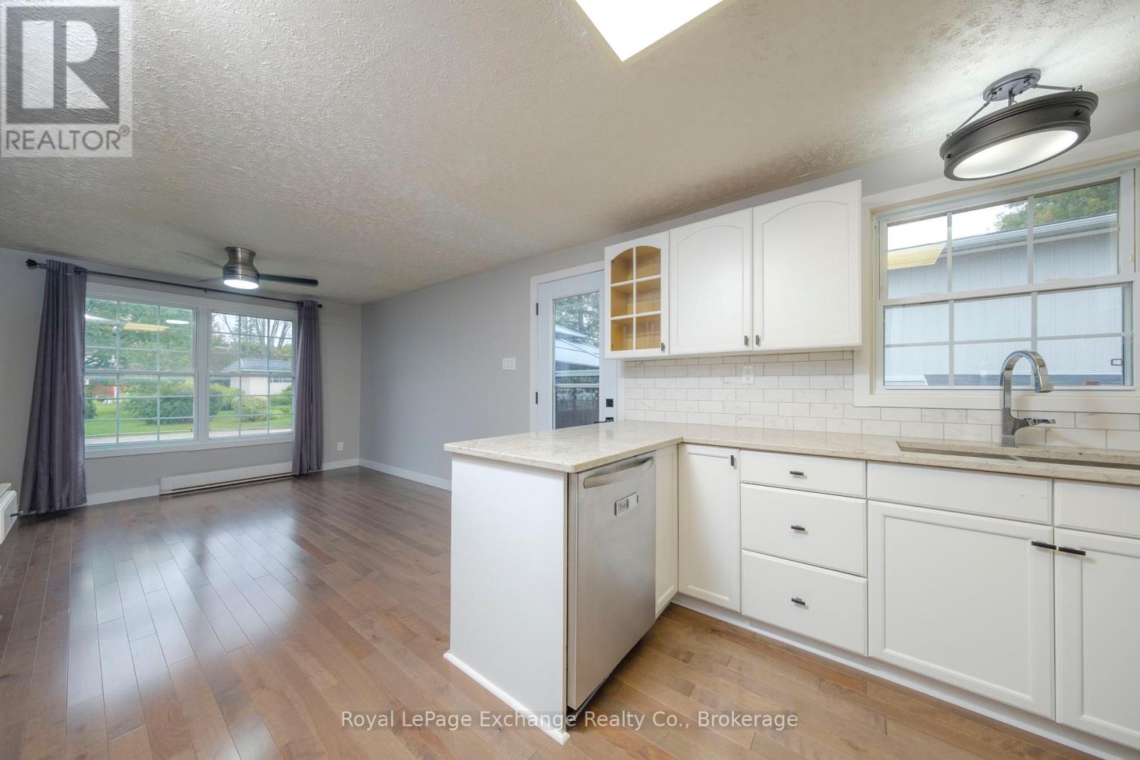 427 Highland Drive, Kincardine, Ontario  N2Z 1X4 - Photo 9 - X12423982