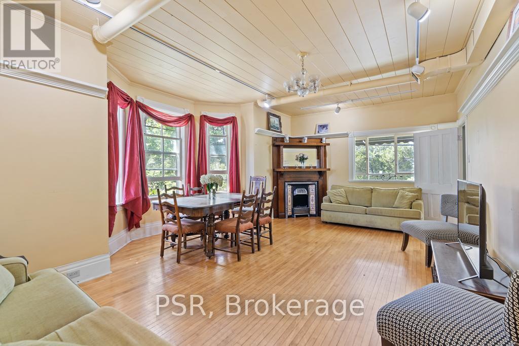 1020 Bala Falls Road, Muskoka Lakes, Ontario  P0C 1A0 - Photo 17 - X12424006