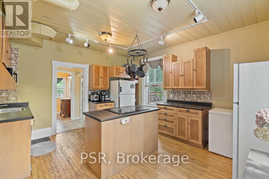 1020 Bala Falls Road, Muskoka Lakes, Ontario  P0C 1A0 - Photo 19 - X12424006