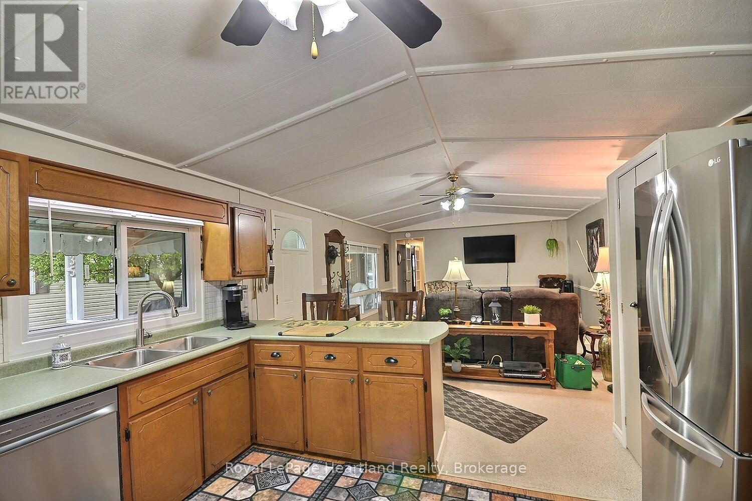 35 Kalisch Avenue, South Huron, Ontario  N0M 1S3 - Photo 6 - X12424051