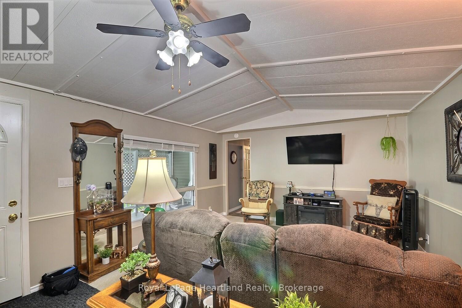 35 Kalisch Avenue, South Huron, Ontario  N0M 1S3 - Photo 8 - X12424051