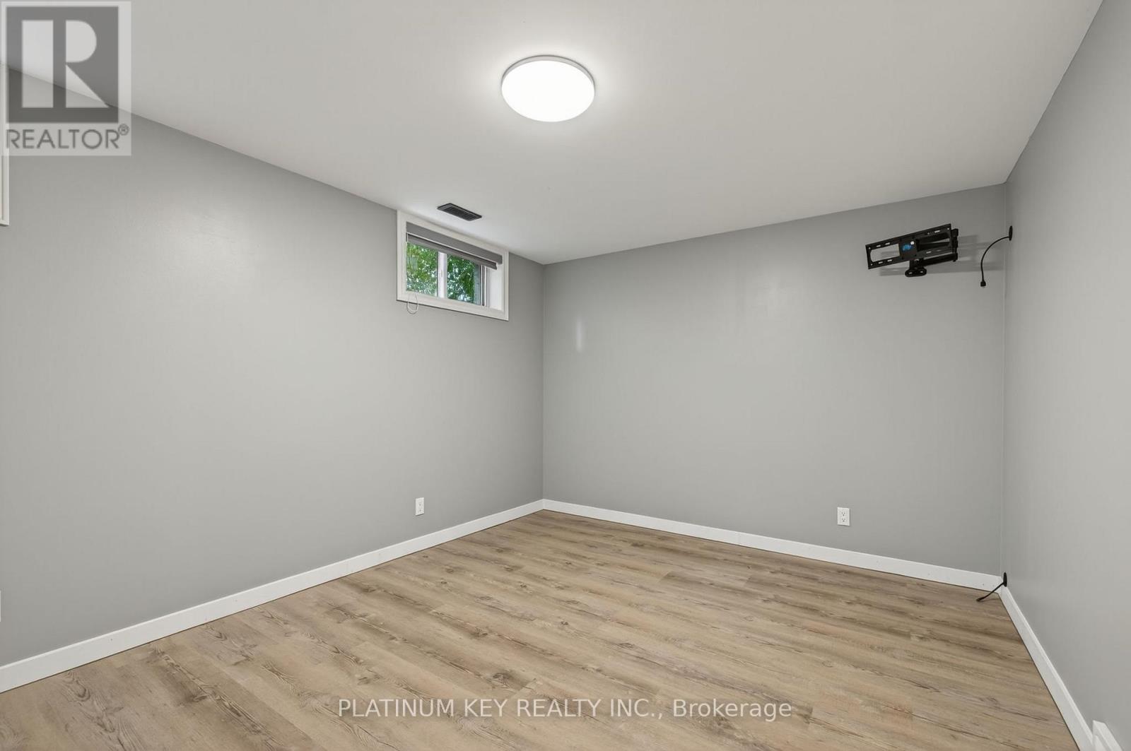18 Richmond Street, Strathroy-Caradoc, Ontario  N7G 2Y8 - Photo 24 - X12423972