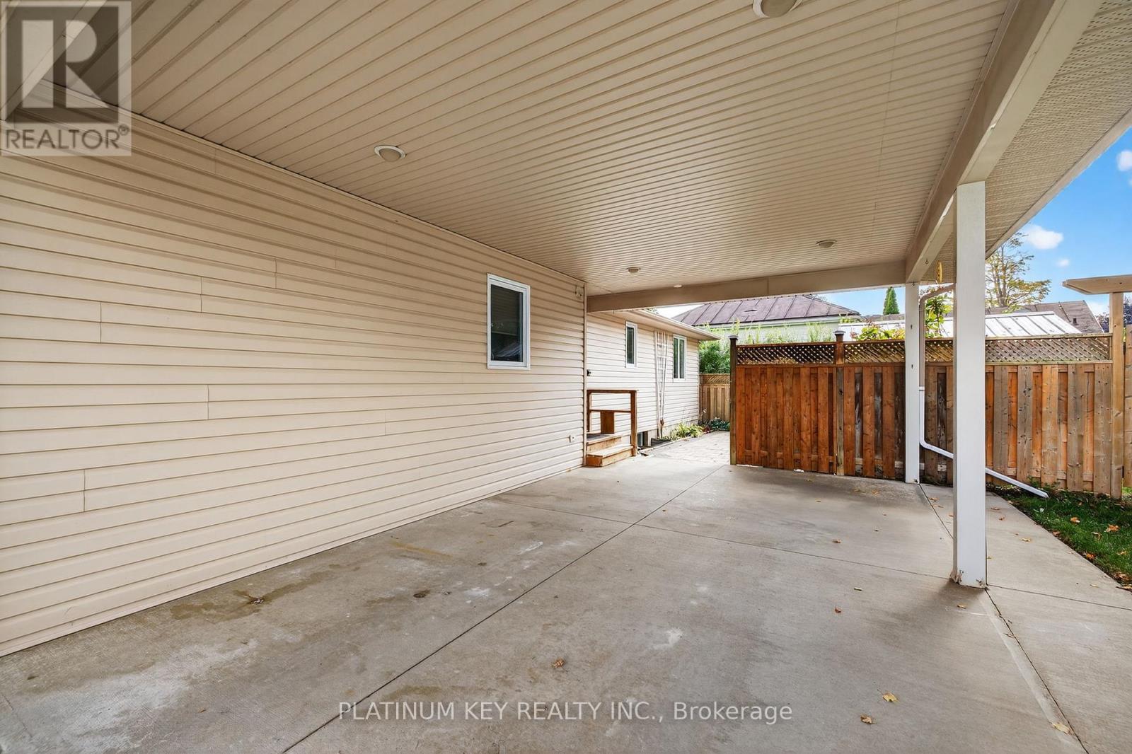 18 Richmond Street, Strathroy-Caradoc, Ontario  N7G 2Y8 - Photo 35 - X12423972