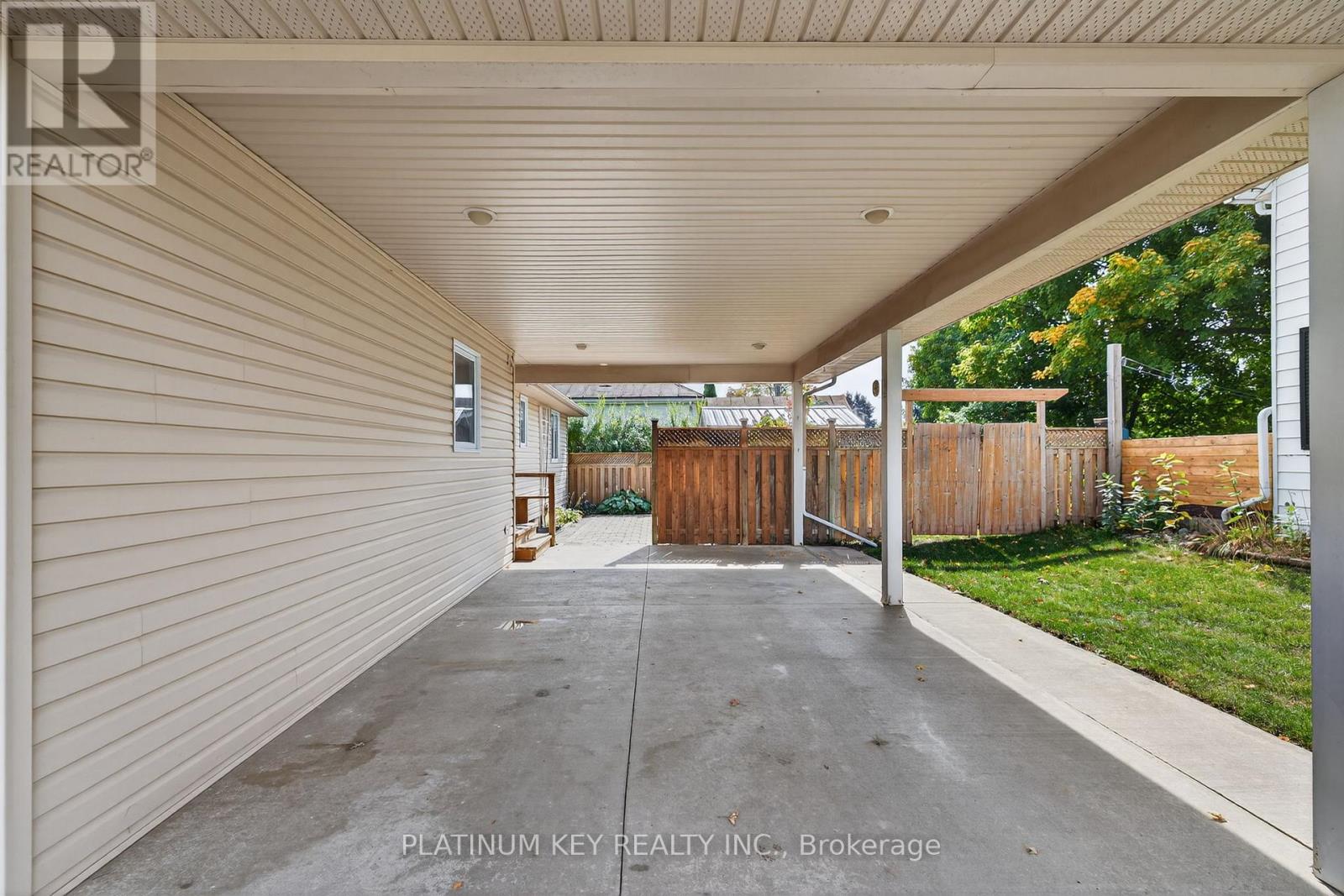 18 Richmond Street, Strathroy-Caradoc, Ontario  N7G 2Y8 - Photo 37 - X12423972