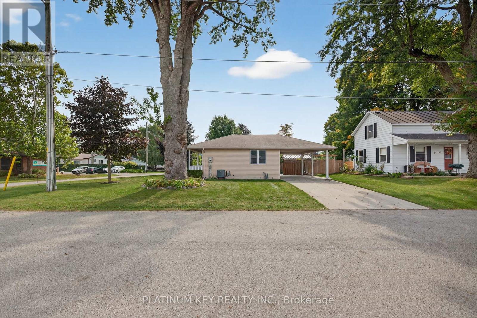 18 Richmond Street, Strathroy-Caradoc, Ontario  N7G 2Y8 - Photo 4 - X12423972