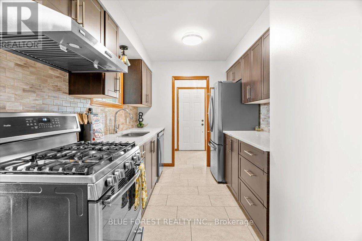 106 Conway Lane, London South, Ontario  N6E 3J8 - Photo 12 - X12424019