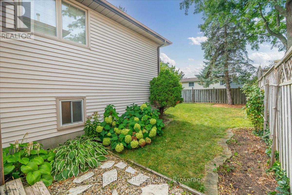 106 Conway Lane, London South, Ontario  N6E 3J8 - Photo 37 - X12424019