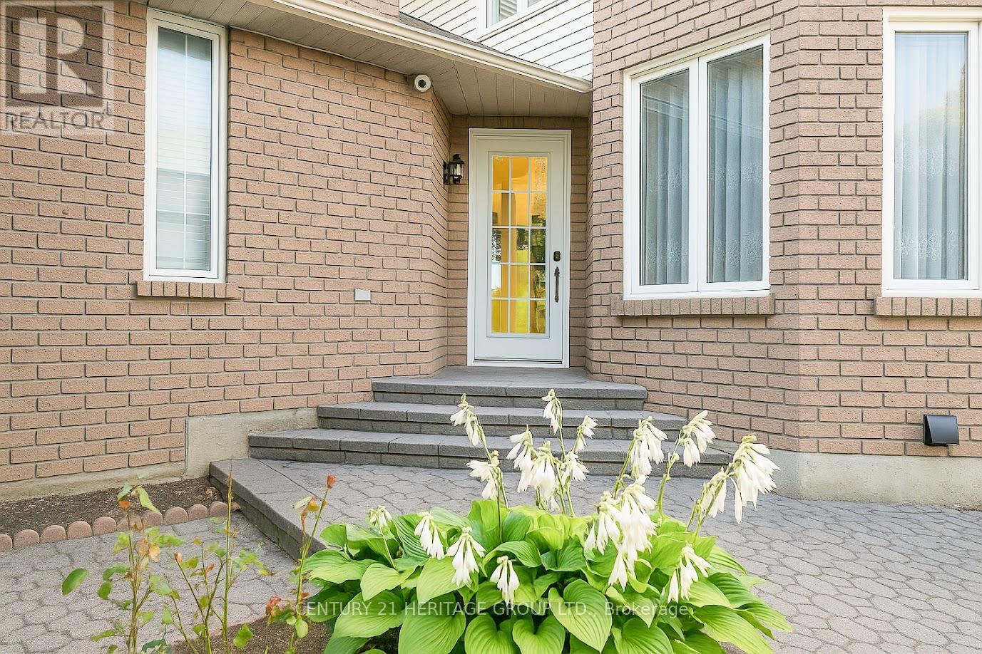 824 Thornton Road N, Oshawa, Ontario  L1J 7N2 - Photo 4 - E12423877