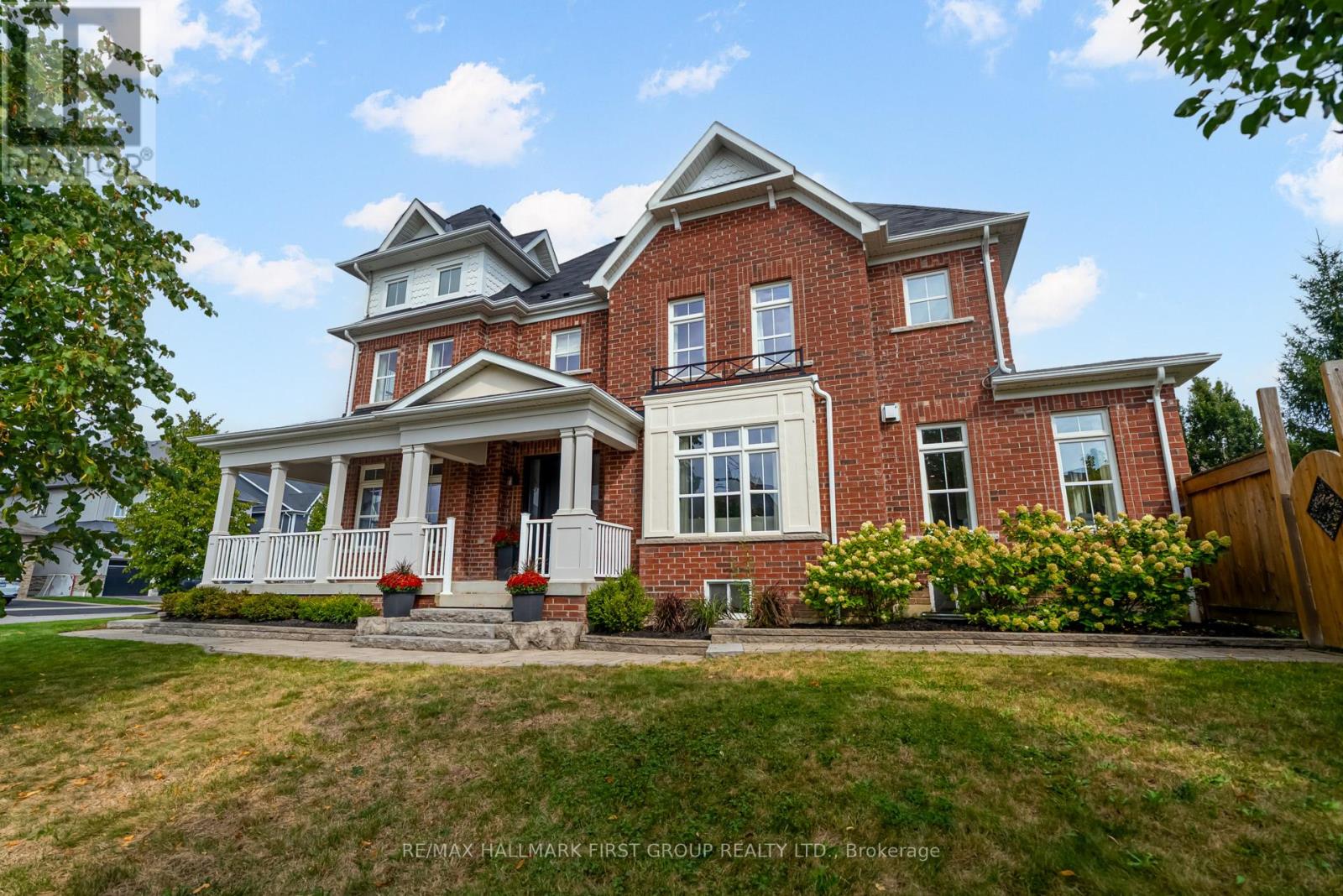 8 Jarrow Crescent, Whitby, Ontario  L1M 0G9 - Photo 4 - E12423914