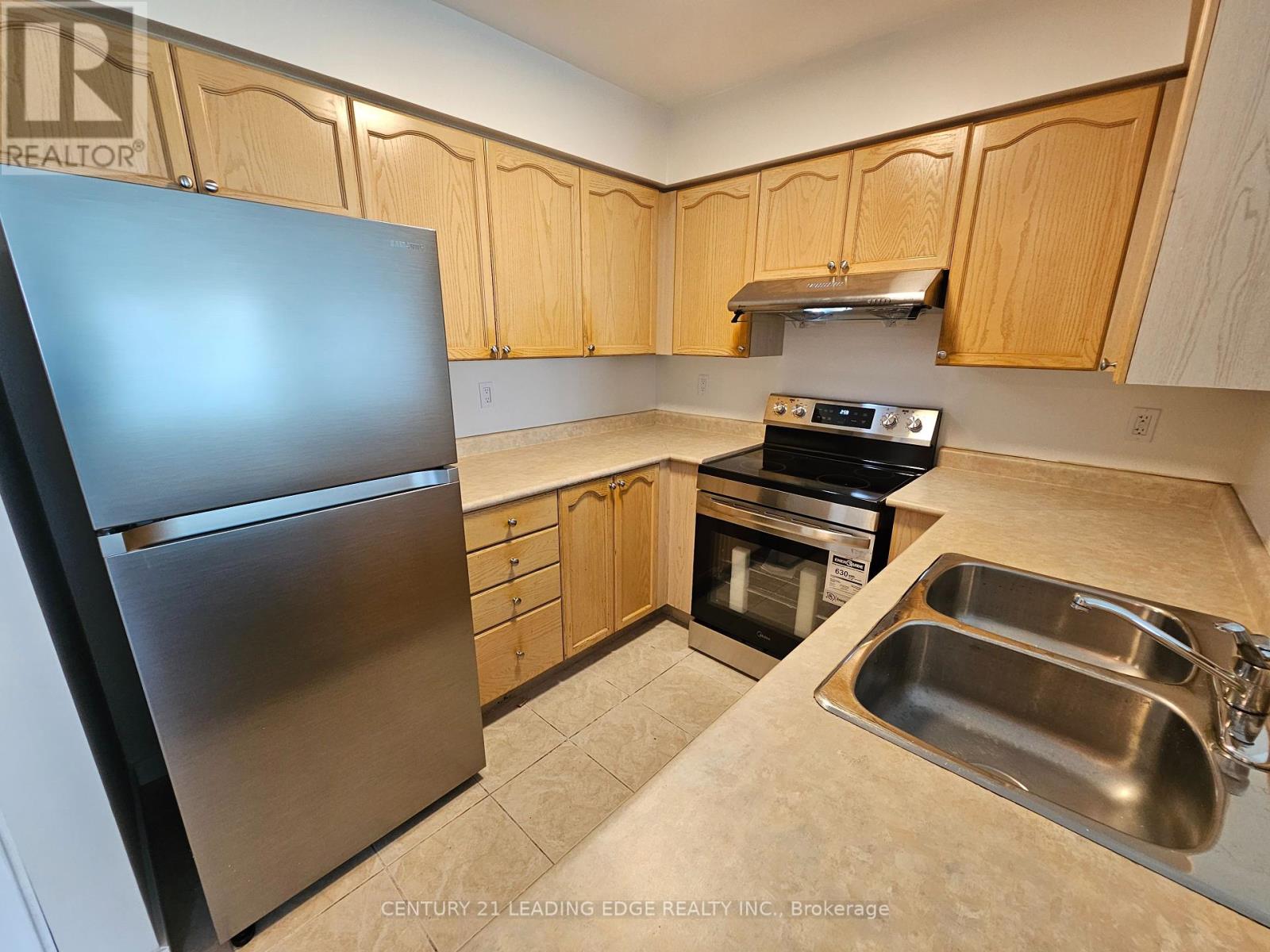 307 - 39 Oneida Crescent, Richmond Hill, Ontario  L4B 4T9 - Photo 5 - N12423881
