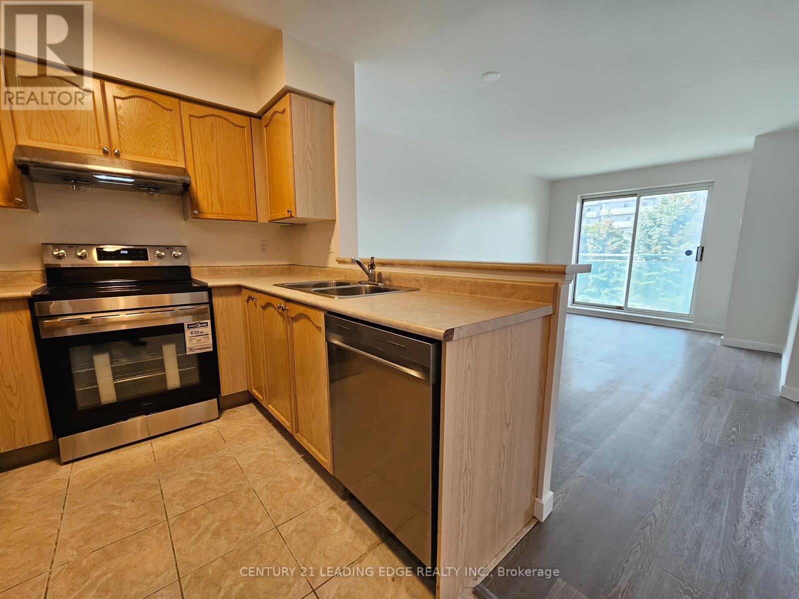 307 - 39 Oneida Crescent, Richmond Hill, Ontario  L4B 4T9 - Photo 7 - N12423881