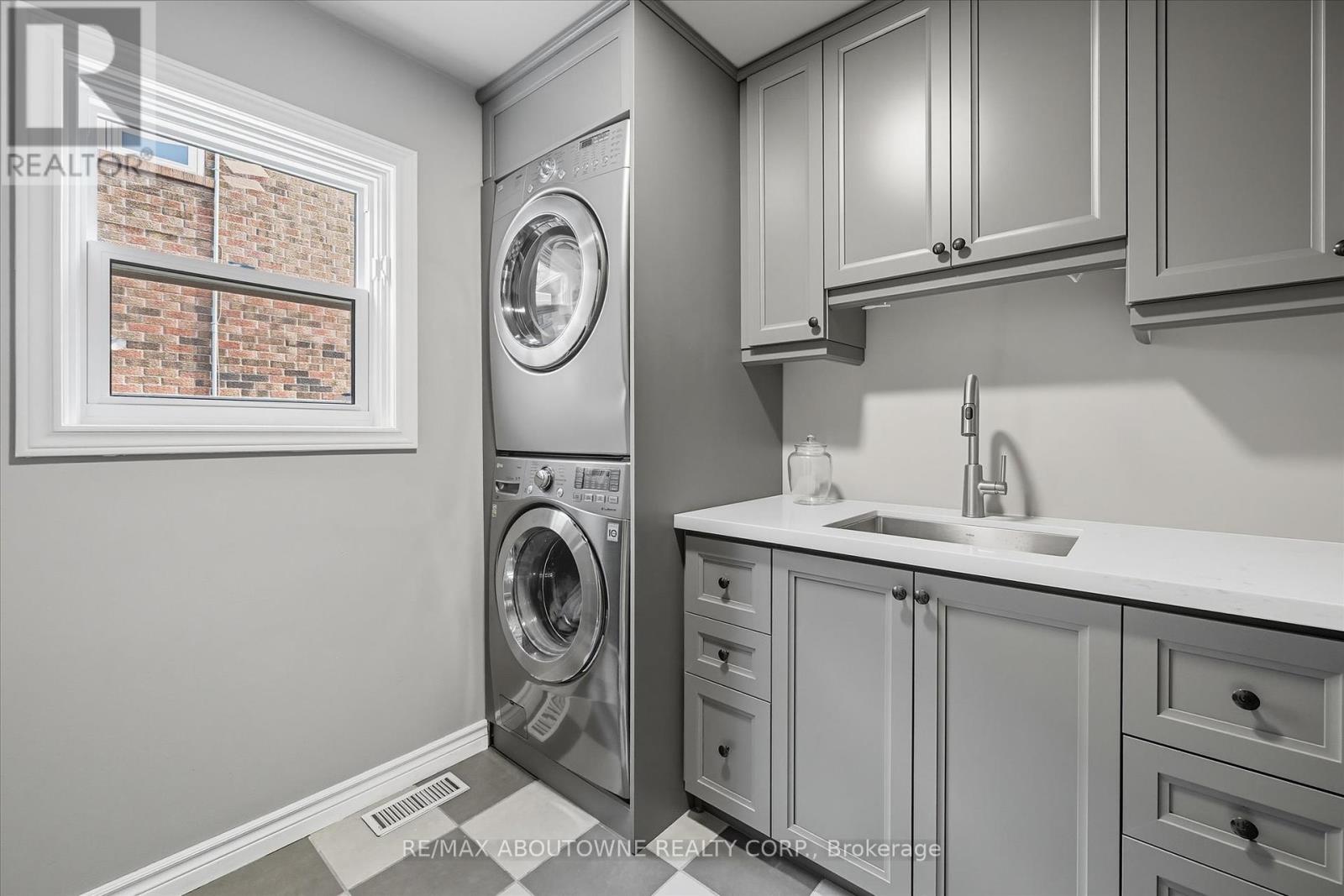 2310 Grand Ravine Drive, Oakville, Ontario  L6H 6A8 - Photo 18 - W12423874