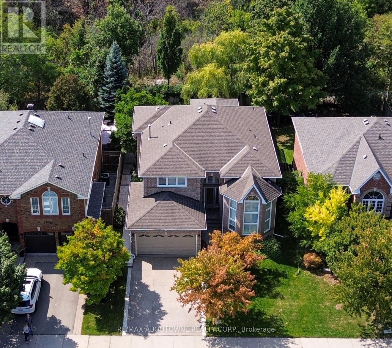 2310 Grand Ravine Drive, Oakville, Ontario  L6H 6A8 - Photo 2 - W12423874