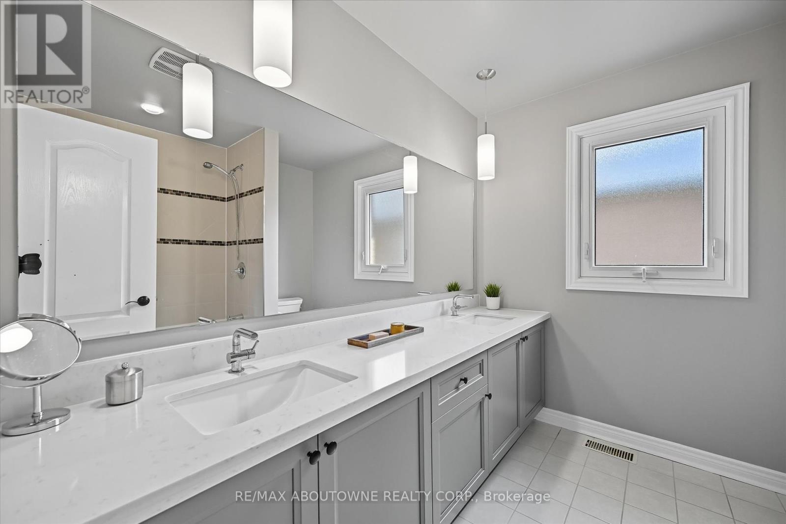 2310 Grand Ravine Drive, Oakville, Ontario  L6H 6A8 - Photo 29 - W12423874