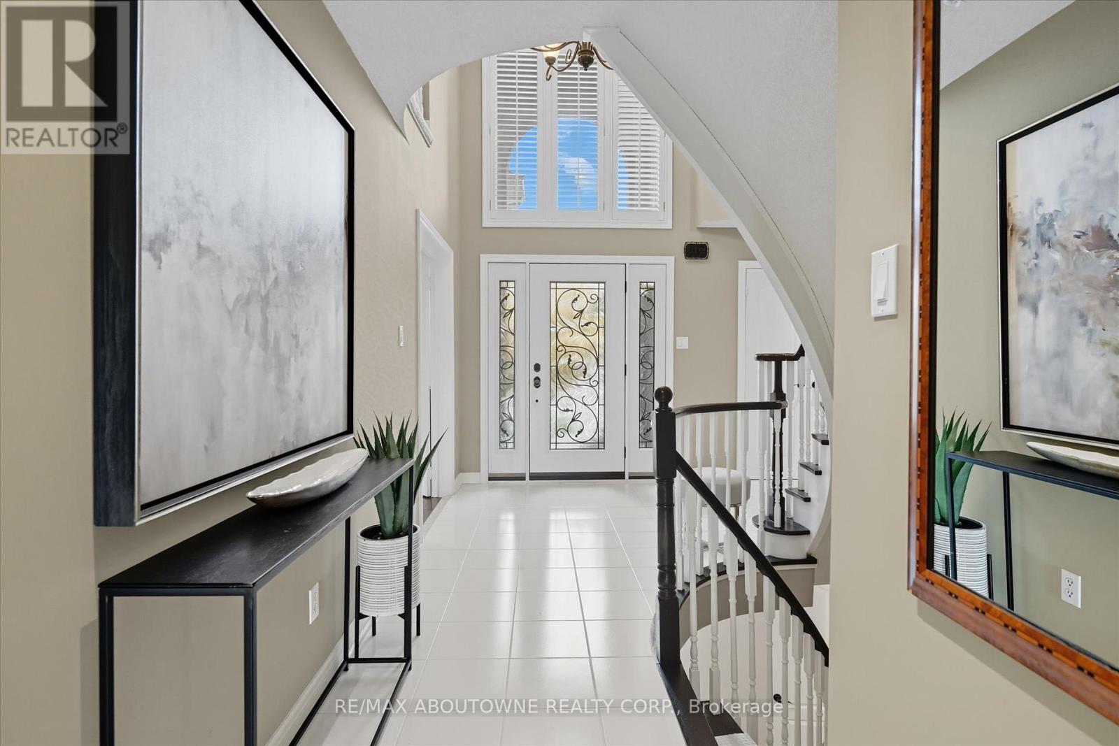 2310 Grand Ravine Drive, Oakville, Ontario  L6H 6A8 - Photo 4 - W12423874