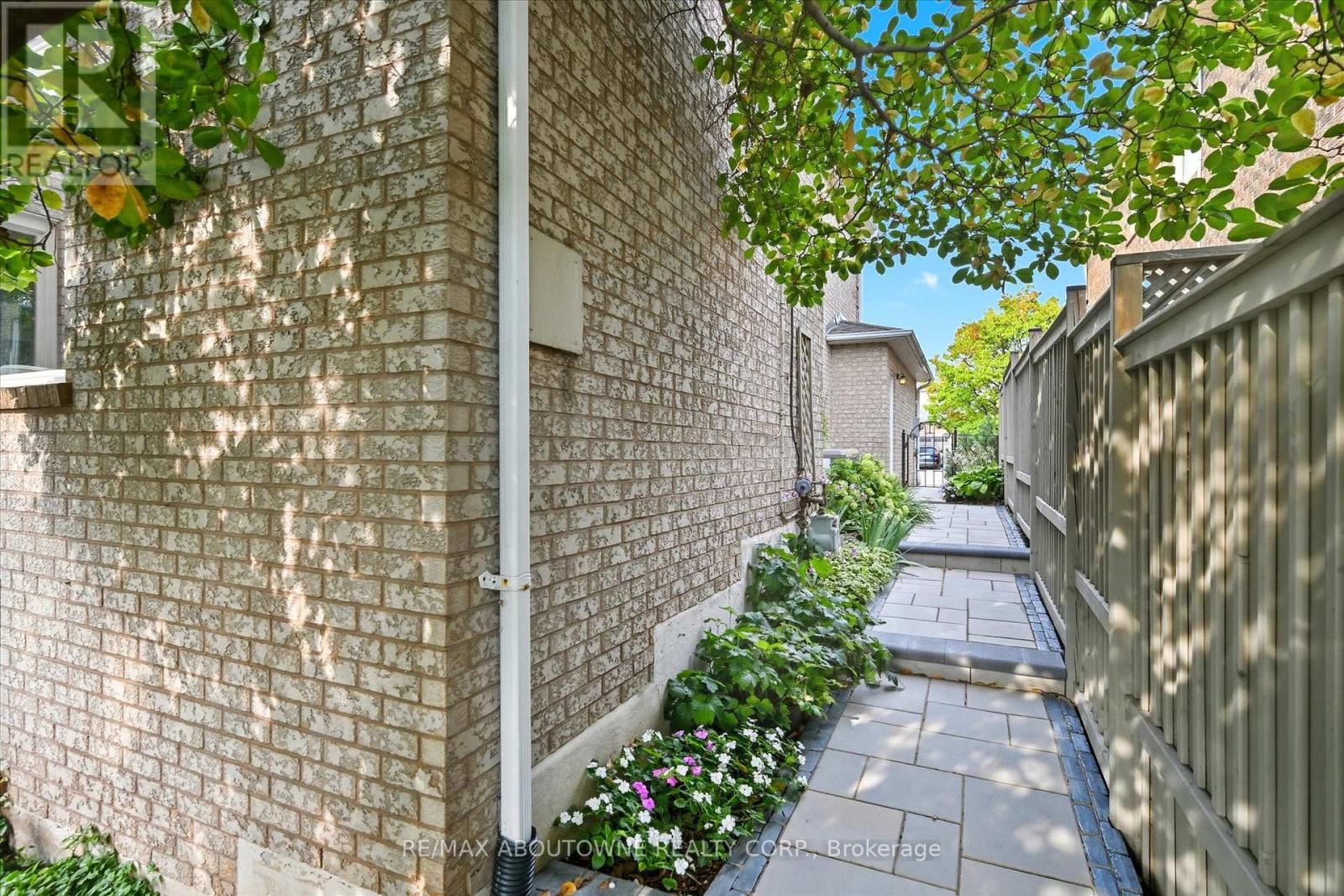 2310 Grand Ravine Drive, Oakville, Ontario  L6H 6A8 - Photo 45 - W12423874