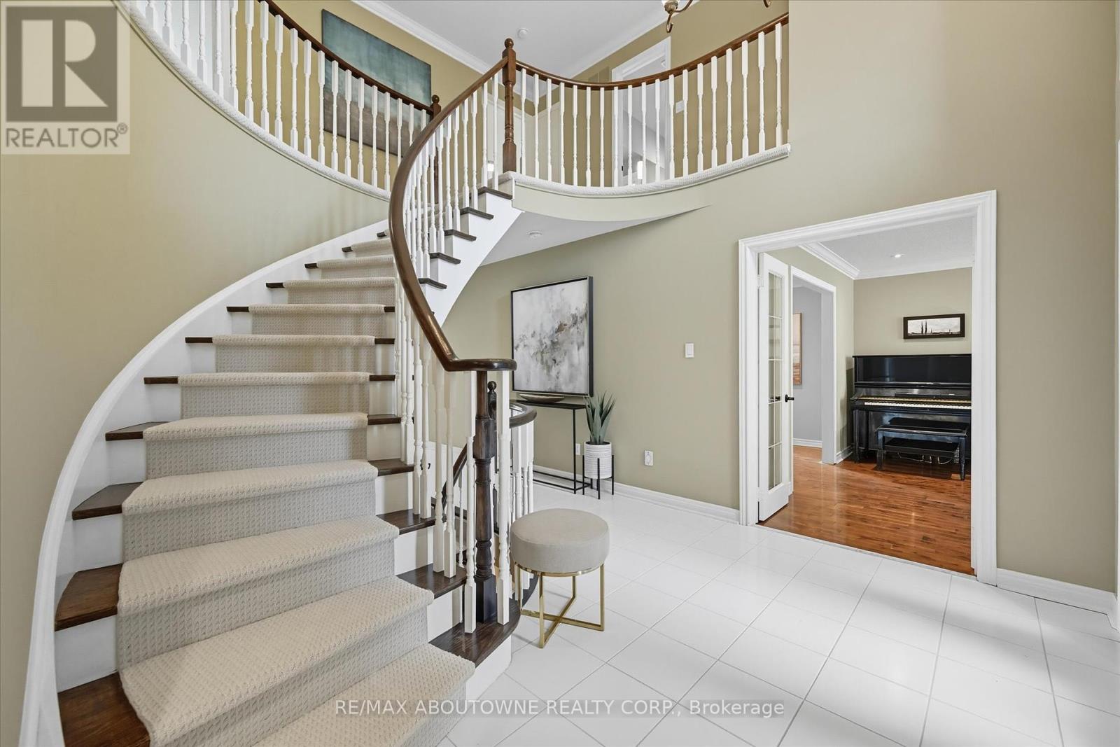 2310 Grand Ravine Drive, Oakville, Ontario  L6H 6A8 - Photo 5 - W12423874