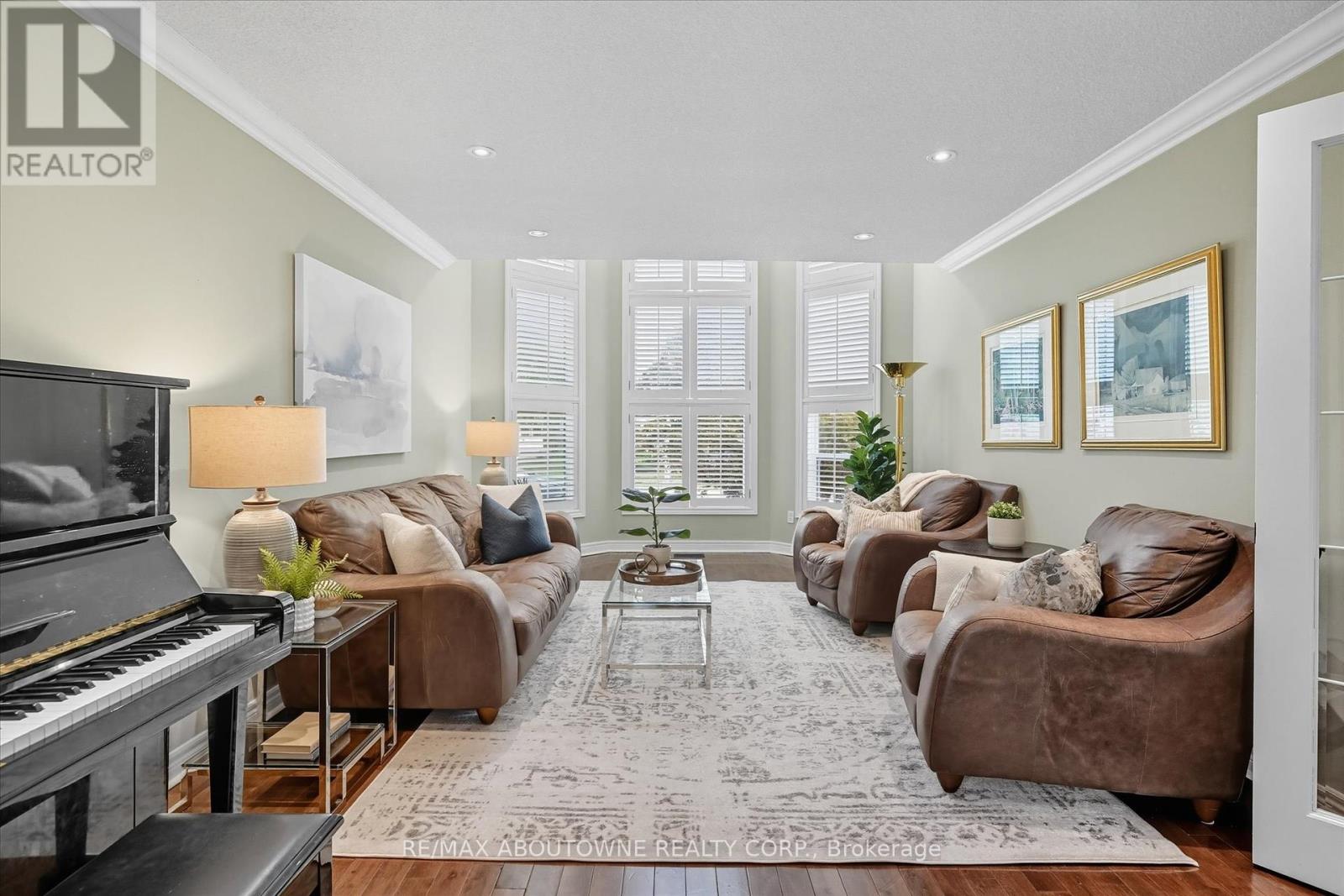 2310 Grand Ravine Drive, Oakville, Ontario  L6H 6A8 - Photo 6 - W12423874