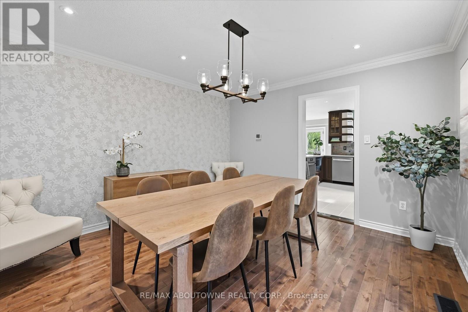 2310 Grand Ravine Drive, Oakville, Ontario  L6H 6A8 - Photo 8 - W12423874