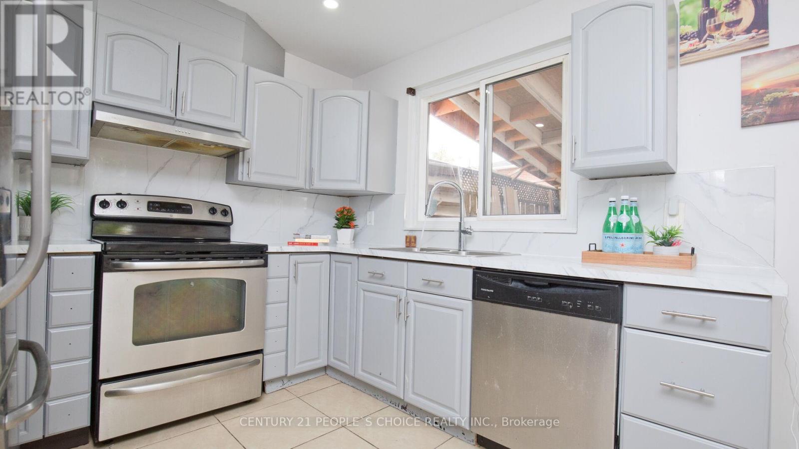 82 Davenport Crescent, Brampton, Ontario  L6T 3L6 - Photo 22 - W12423907