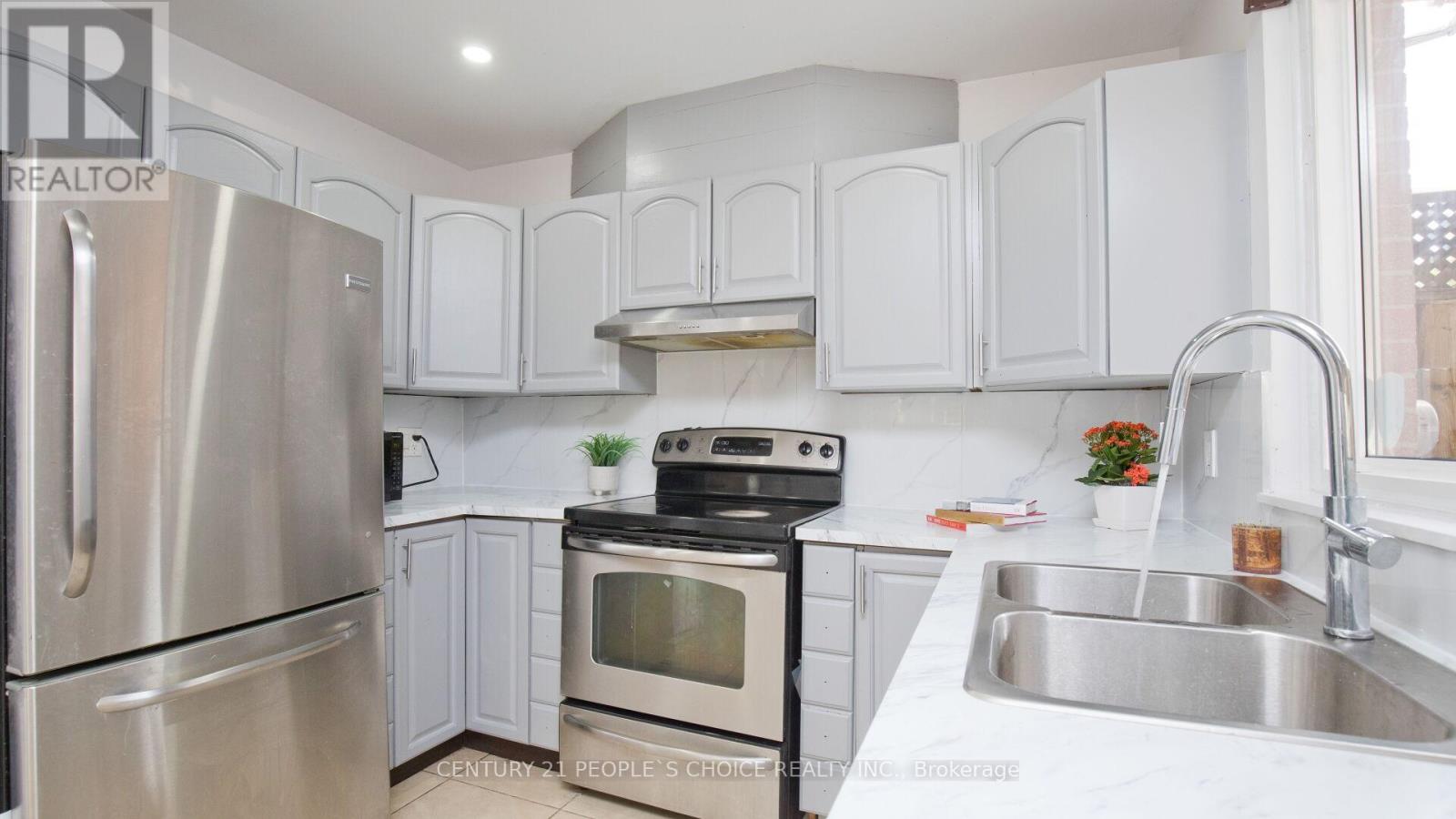 82 Davenport Crescent, Brampton, Ontario  L6T 3L6 - Photo 23 - W12423907