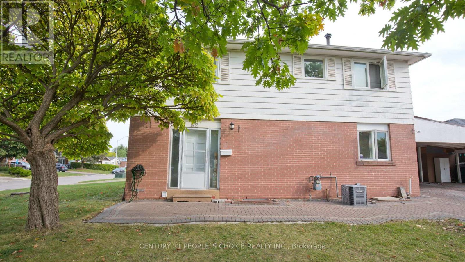 82 Davenport Crescent, Brampton, Ontario  L6T 3L6 - Photo 3 - W12423907