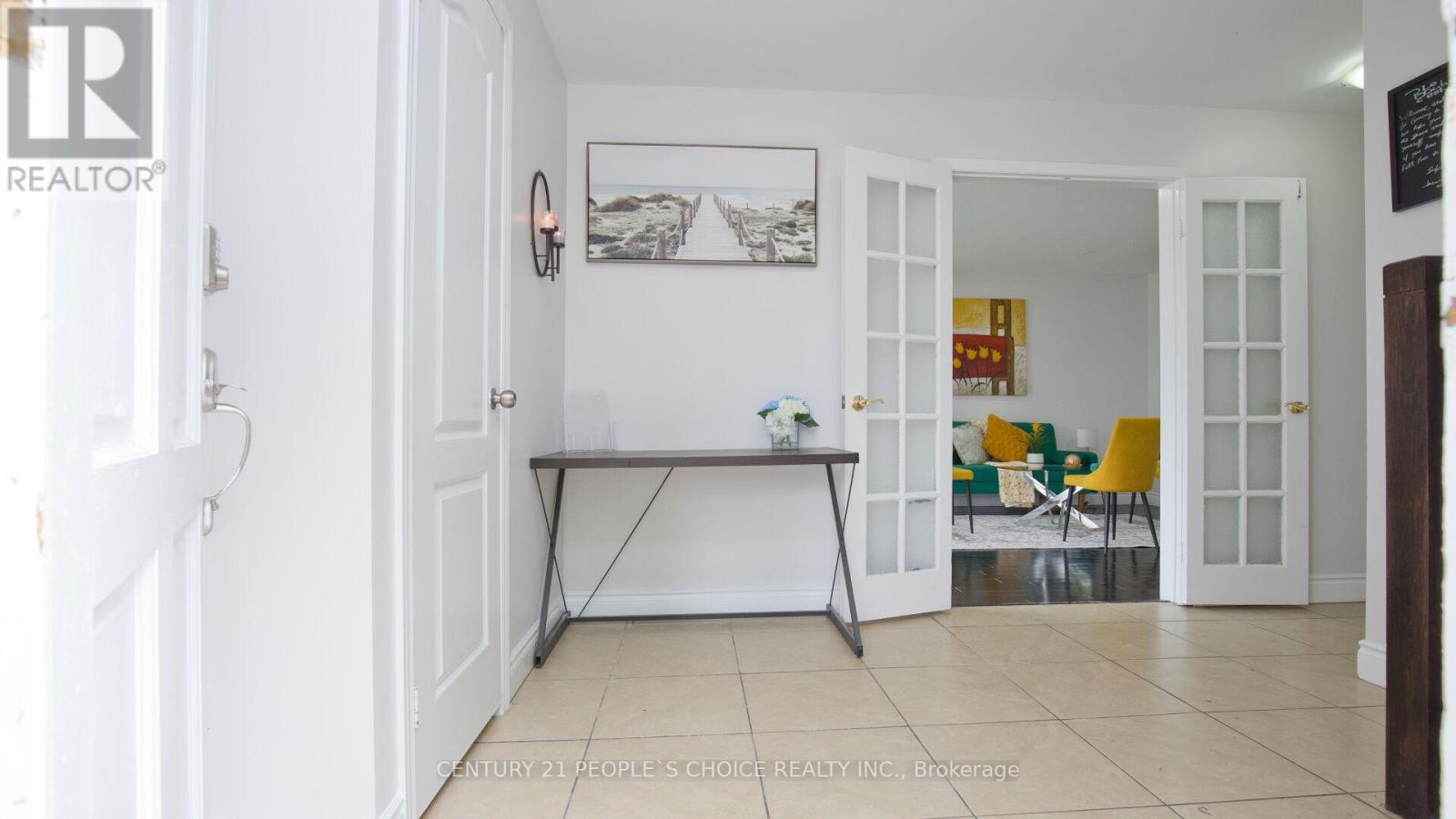 82 Davenport Crescent, Brampton, Ontario  L6T 3L6 - Photo 4 - W12423907