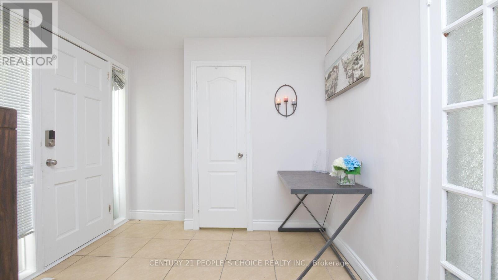 82 Davenport Crescent, Brampton, Ontario  L6T 3L6 - Photo 6 - W12423907