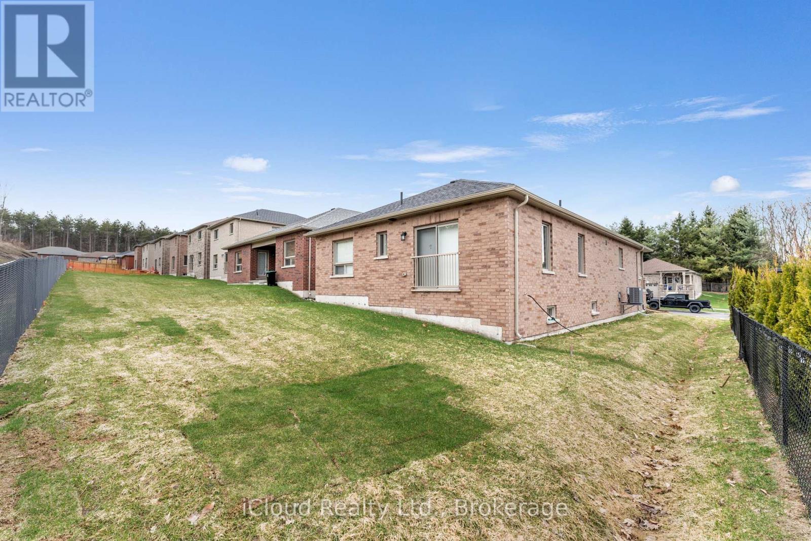 1 Revol Road, Penetanguishene, Ontario  L9M 0W8 - Photo 1 - S12359786
