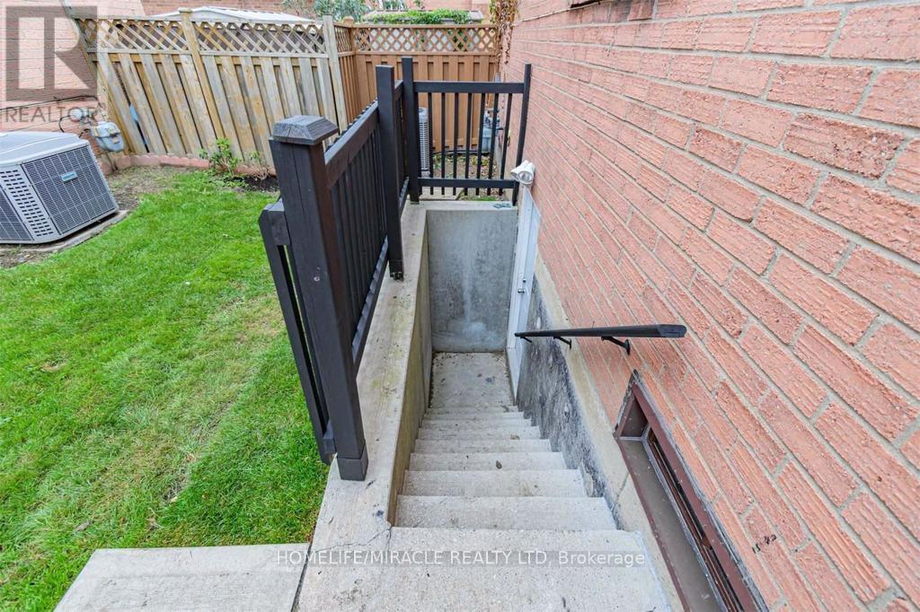 40 Leatherhead Court, Brampton, Ontario  L6S 5E7 - Photo 13 - W12422347